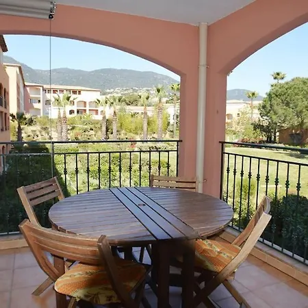Bel Pour 6 Personnes Dans Avec Piscine 500 M Apartmán *