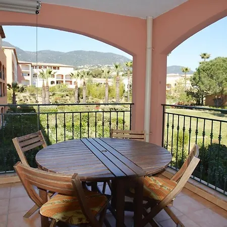 Bel Pour 6 Personnes Dans Avec Piscine 500 M Apartmán *