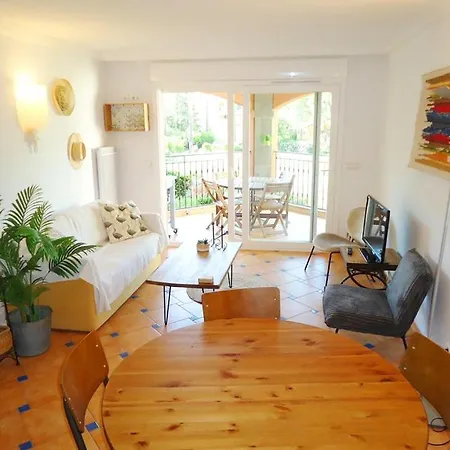 Bel Pour 6 Personnes Dans Avec Piscine 500 M Apartmán Cavalaire-sur-Mer